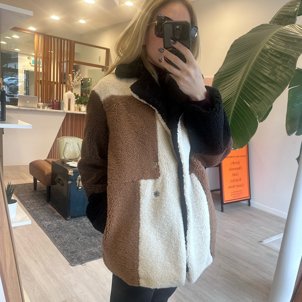 Steve Madden Sherpa colour block coat - REPOSH - Picture 3 of 4
